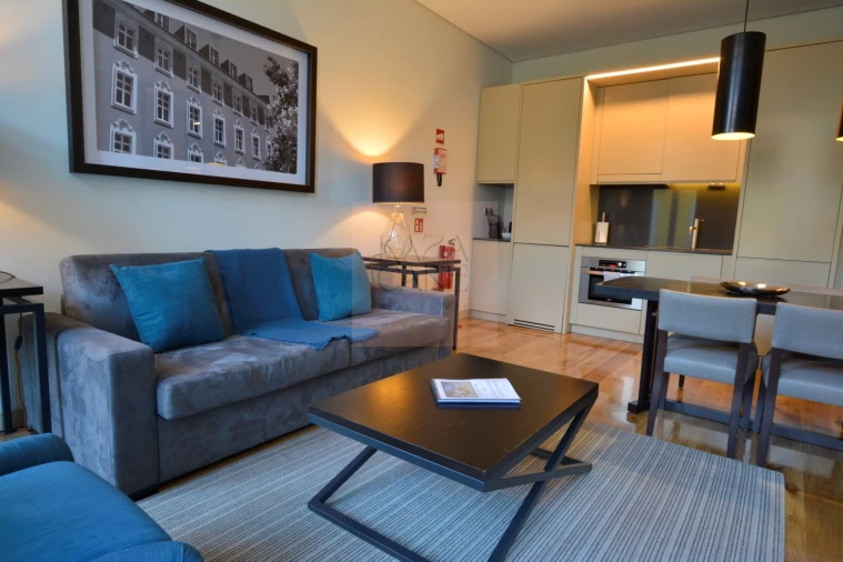 Apartamento T2 para Arrendamento férias em Misericórdia Foto 1