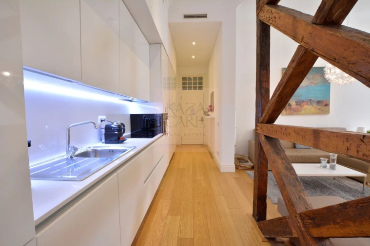 Apartamento T1 para Arrendamento férias em Santa Maria Maior Foto 5