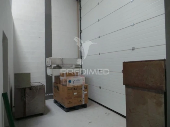 Armazém para Arrendamento em Santo Antão e São Julião do Tojal Foto 3