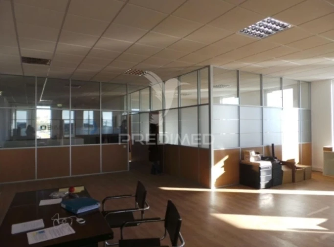 Armazém para Arrendamento em Santo Antão e São Julião do Tojal Foto 5