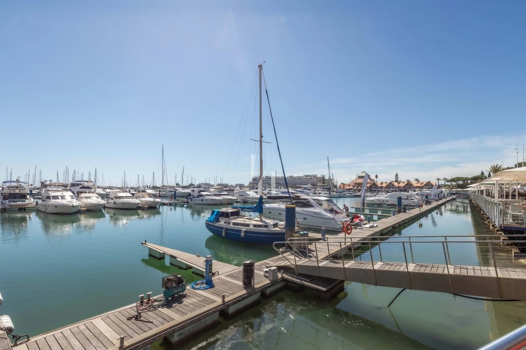 Apartamento para Arrendamento férias em Quarteira Foto 11