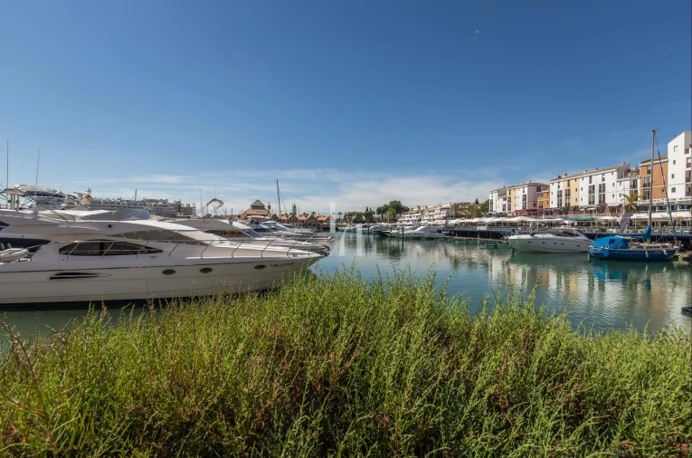 Apartamento para Arrendamento férias em Quarteira Foto 12