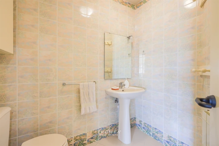 Moradia T6 para Venda em Alquerubim Foto 29