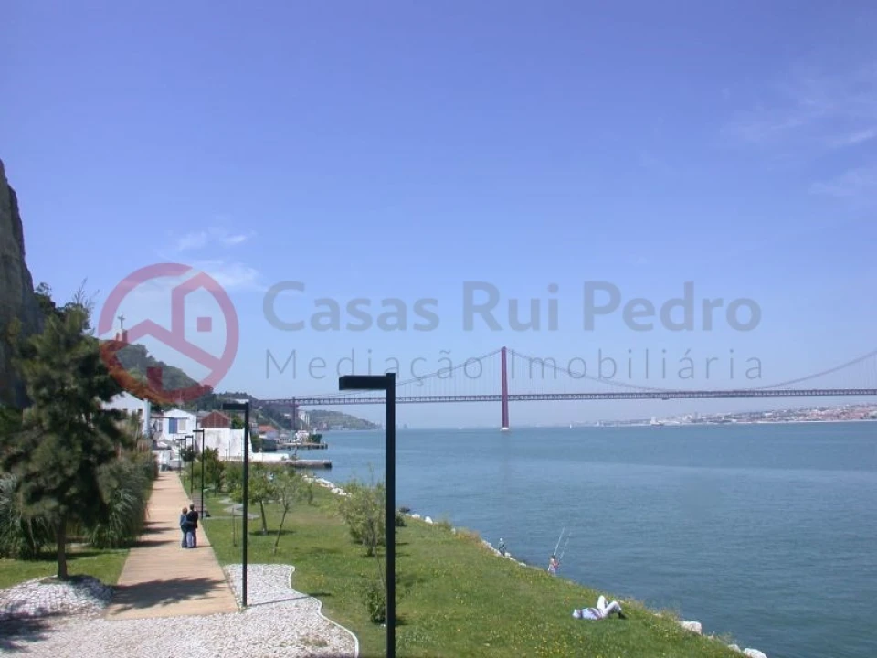 Loja para Venda em Almada, Cova da Piedade, Pragal e Cacilhas Foto 9