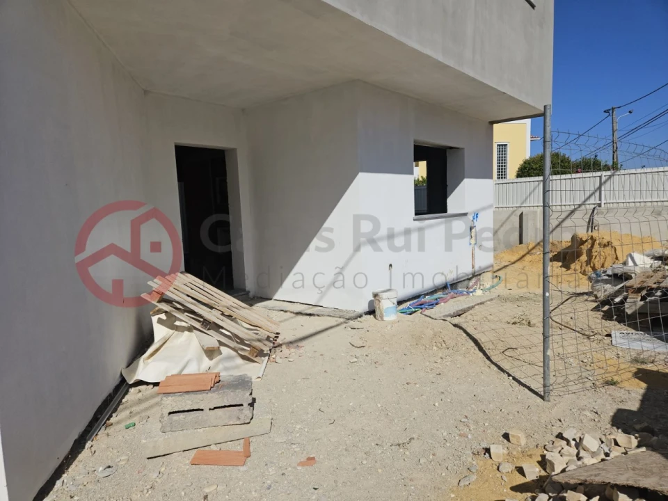 Moradia T5 para Venda em Charneca de Caparica e Sobreda Foto 16