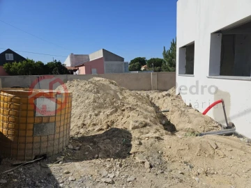 Moradia T5 para Venda em Charneca de Caparica e Sobreda