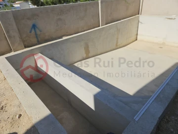 Moradia T5 para Venda em Charneca de Caparica e Sobreda