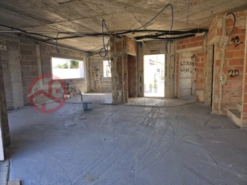 Moradia T5 para Venda em Charneca de Caparica e Sobreda