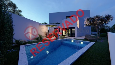 Moradia T5 para Venda em Charneca de Caparica e Sobreda
