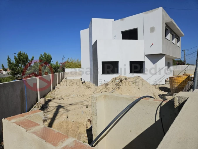 Moradia T5 para Venda em Charneca de Caparica e Sobreda Foto 21