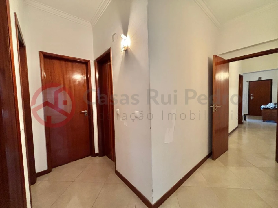Apartamento T4 para Venda em Almada, Cova da Piedade, Pragal e Cacilhas Foto 23