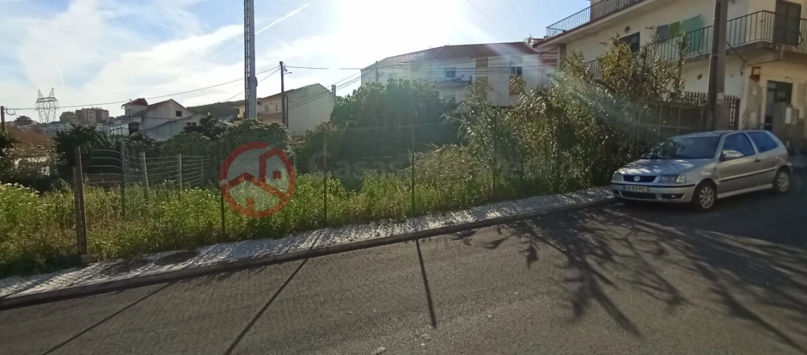 Terreno para Venda em Pontinha e Famões Foto 2