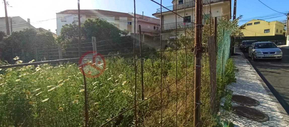 Terreno para Venda em Pontinha e Famões Foto 3