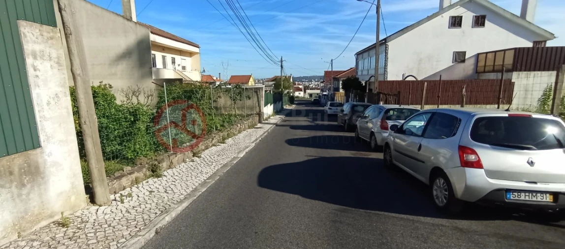 Terreno para Venda em Pontinha e Famões Foto 11