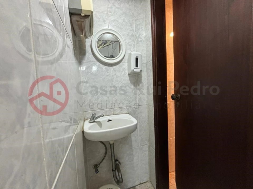 Negócio para Venda em Almada, Cova da Piedade, Pragal e Cacilhas Foto 10