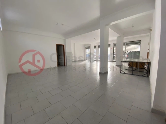 Loja para Venda em Laranjeiro e Feijó Foto 13