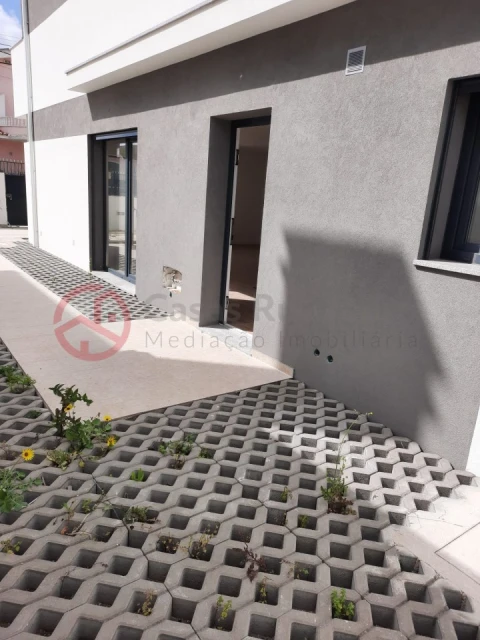 Moradia T4 para Venda em Fernao Ferro