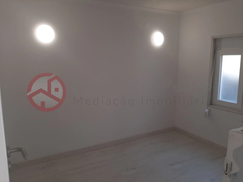 Moradia T9 para Venda em Ajuda Foto 9