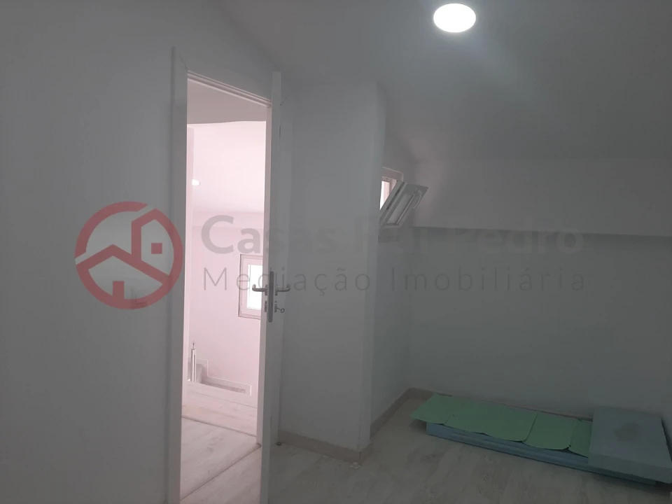 Moradia T9 para Venda em Ajuda Foto 17