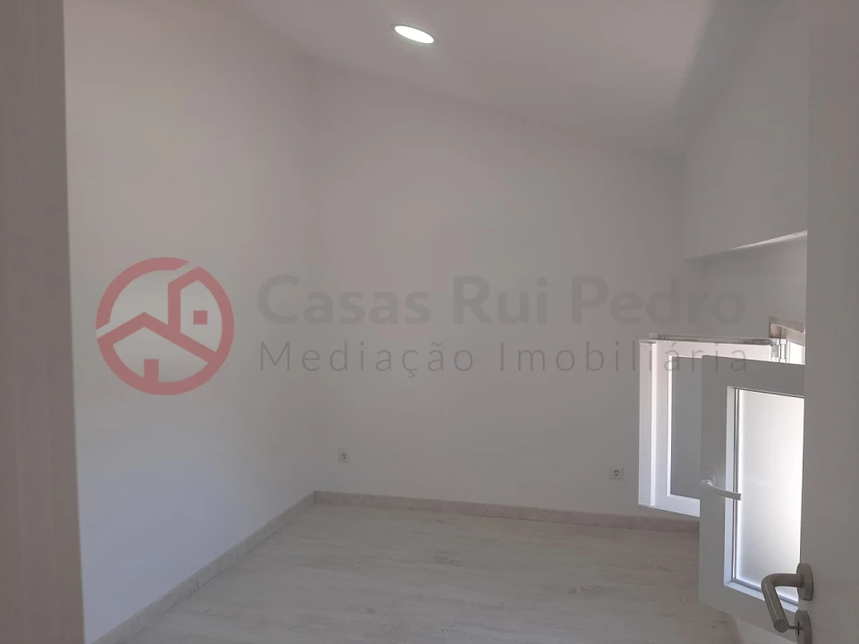 Moradia T9 para Venda em Ajuda Foto 21