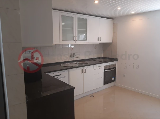 Moradia T9 para Venda em Ajuda Foto 6