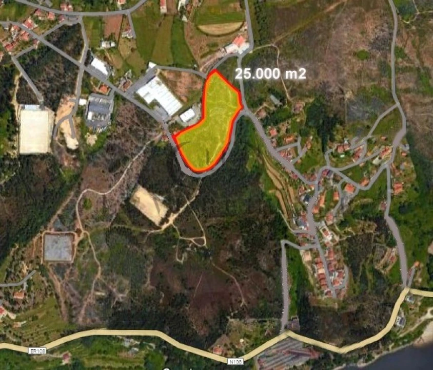 Terreno Comércio / Armazém para Venda em Foz do Sousa e Covelo Foto 1