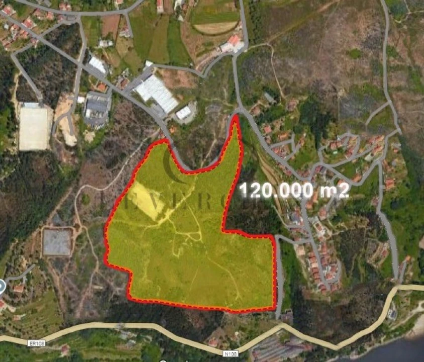 Terreno Comércio / Armazém para Venda em Foz do Sousa e Covelo Foto 1