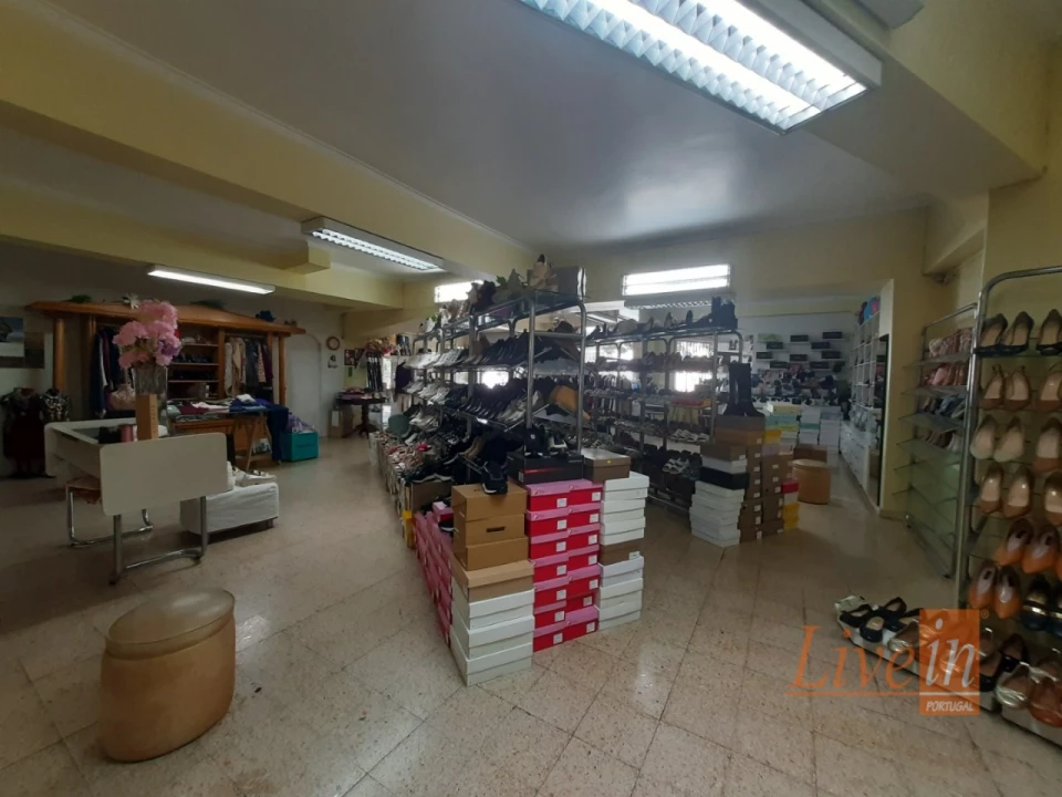 Loja para Arrendamento em Póvoa de Santo Adrião e Olival Basto Foto 3