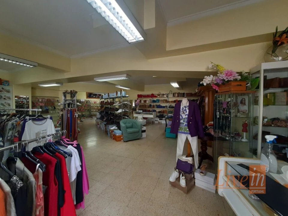 Loja para Arrendamento em Póvoa de Santo Adrião e Olival Basto Foto 2