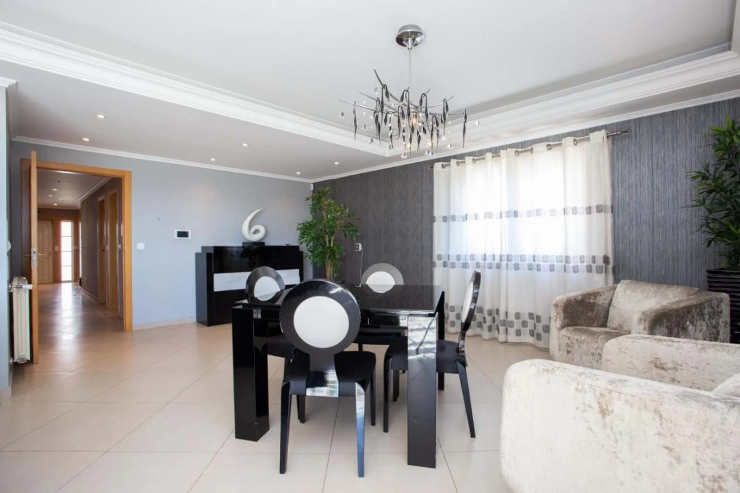 Moradia T7 para Venda em Ramada e Caneças Foto 13