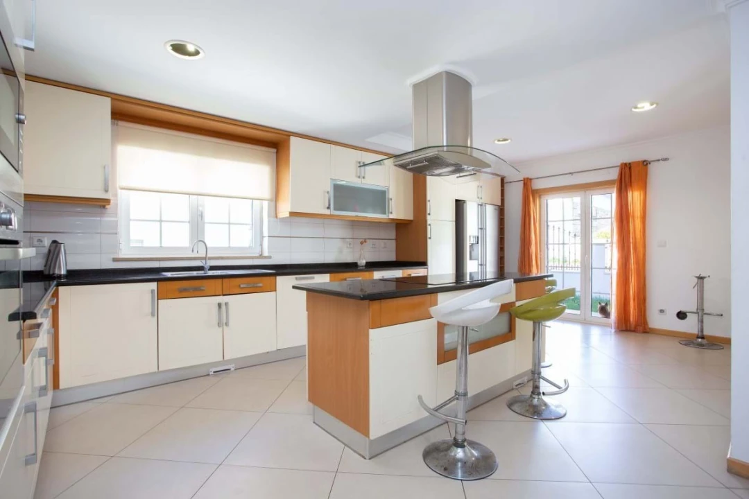 Moradia T7 para Venda em Ramada e Caneças Foto 3