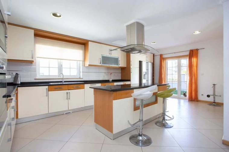 Moradia T7 para Venda em Ramada e Caneças Foto 3