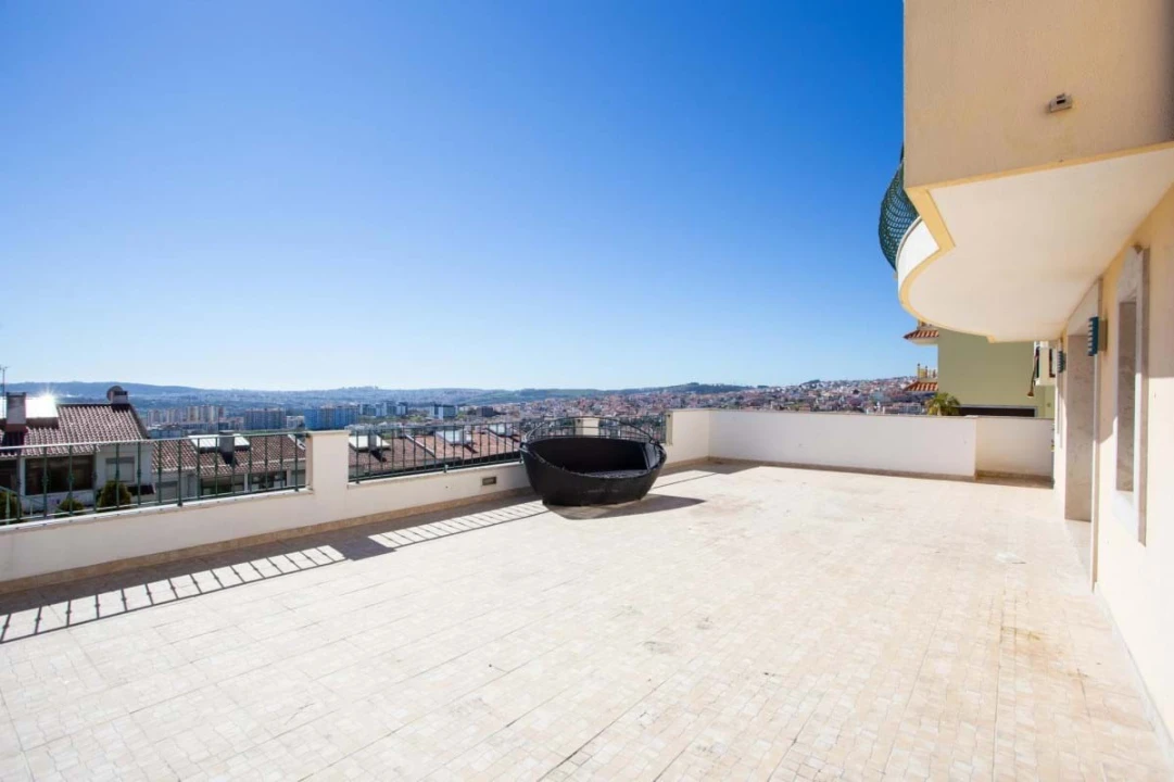 Moradia T7 para Venda em Ramada e Caneças Foto 39