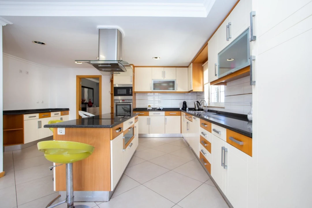 Moradia T7 para Venda em Ramada e Caneças Foto 5