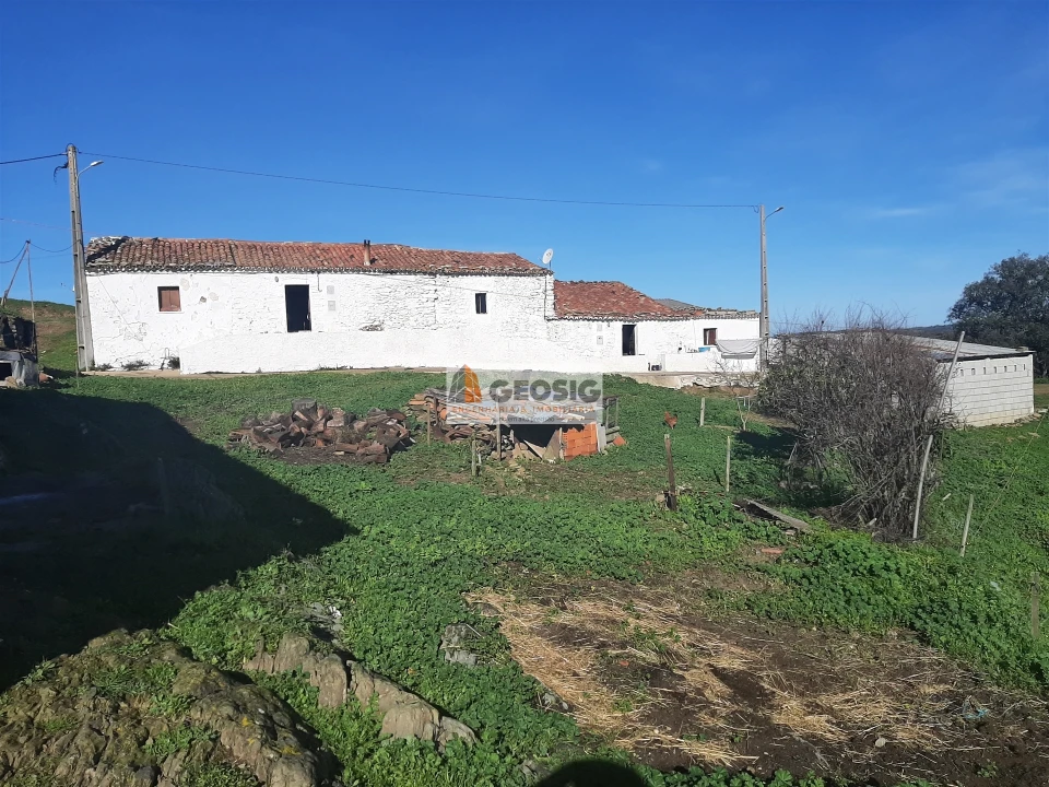 Quinta T6 para Venda em São Barnabe Foto 1