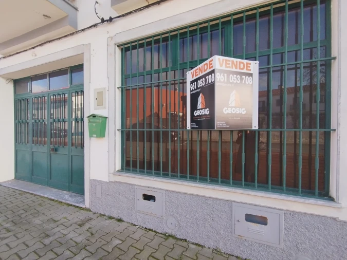 Loja para Venda em Almodôvar e Graça dos Padrões