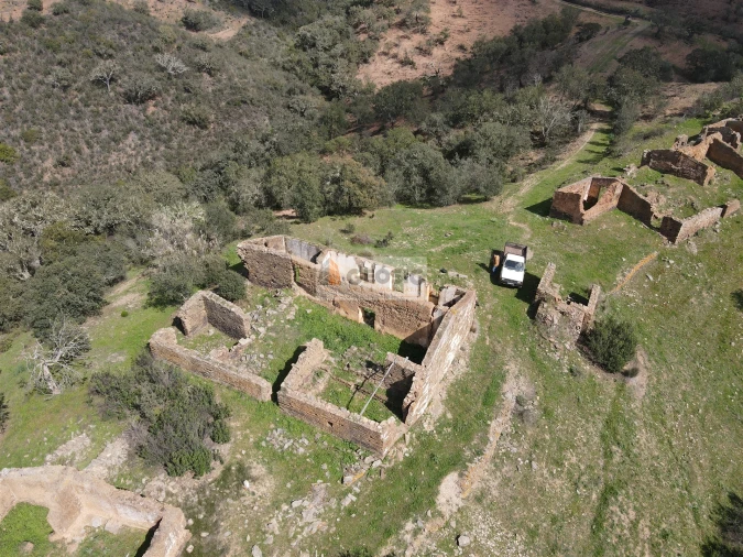 Quinta T0 para Venda em Santana da Serra Foto 1