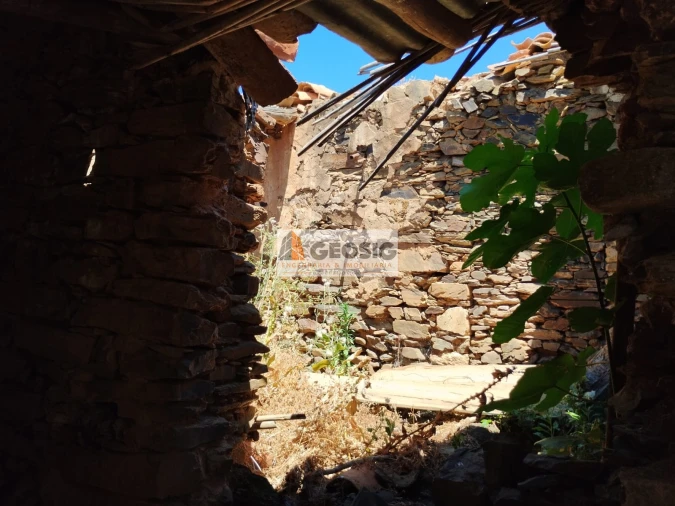 Moradia T2 para Venda em Ameixial Foto 15