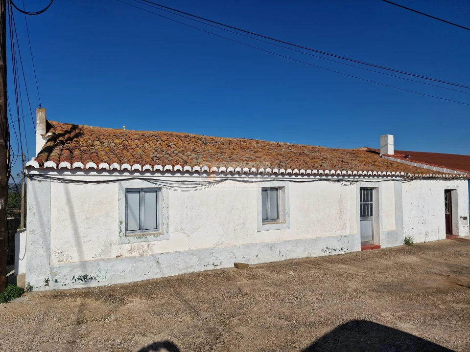 Moradia T3 para Venda em Martim Longo Foto 1