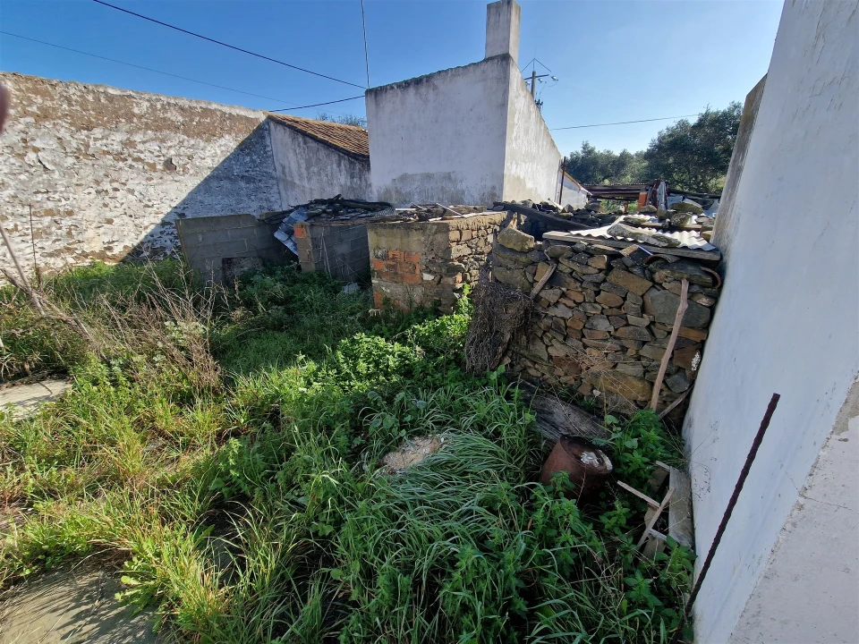 Moradia T1 para Venda em Martim Longo Foto 5