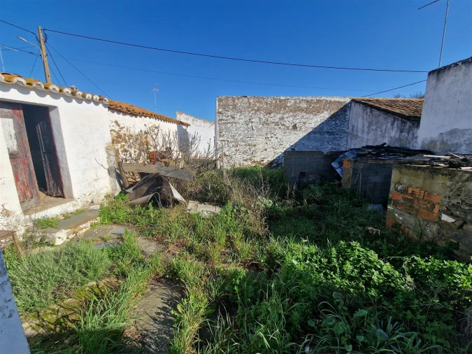 Moradia T1 para Venda em Martim Longo Foto 6