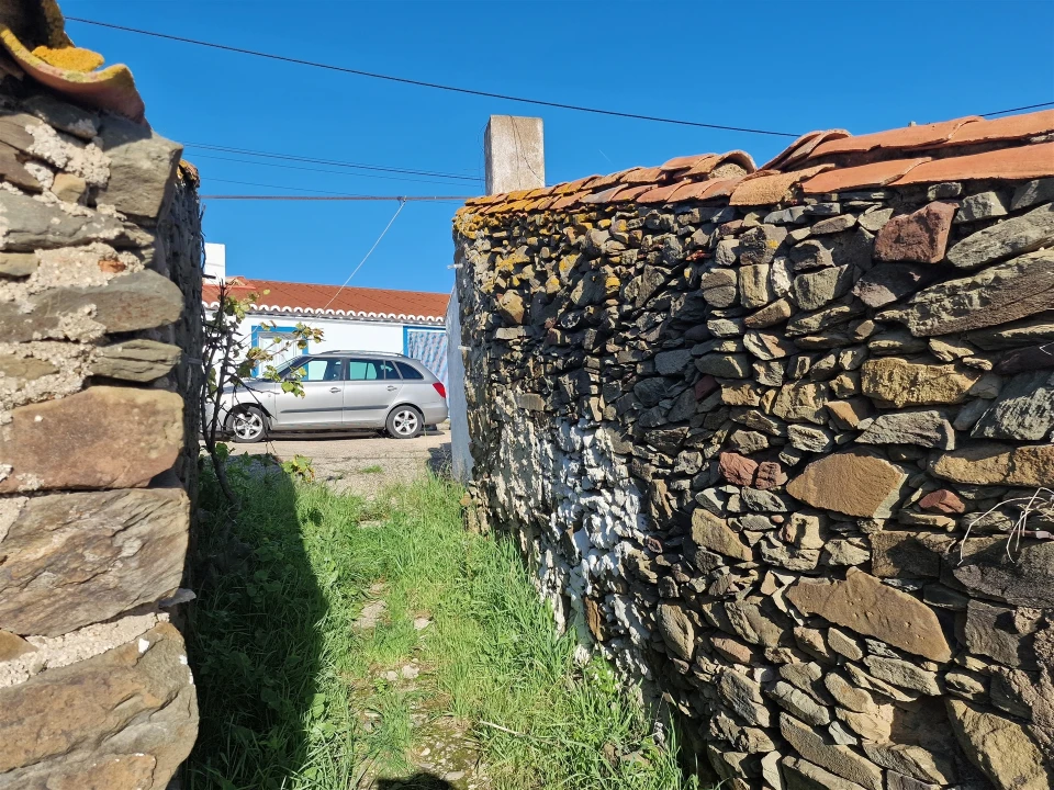 Moradia T1 para Venda em Martim Longo Foto 2