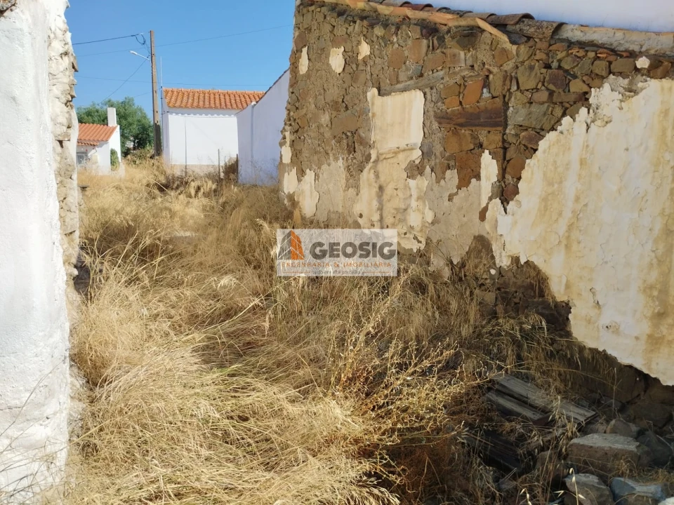 Moradia T2 para Venda em Martim Longo Foto 2