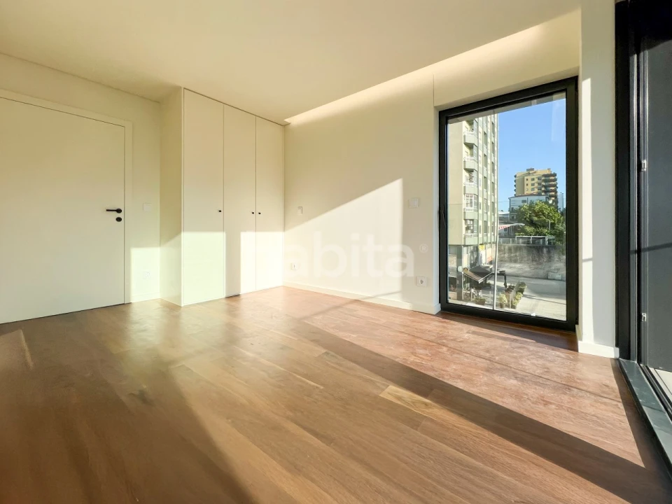 Apartamento T3 para Venda em Mafamude e Vilar do Paraíso Foto 1