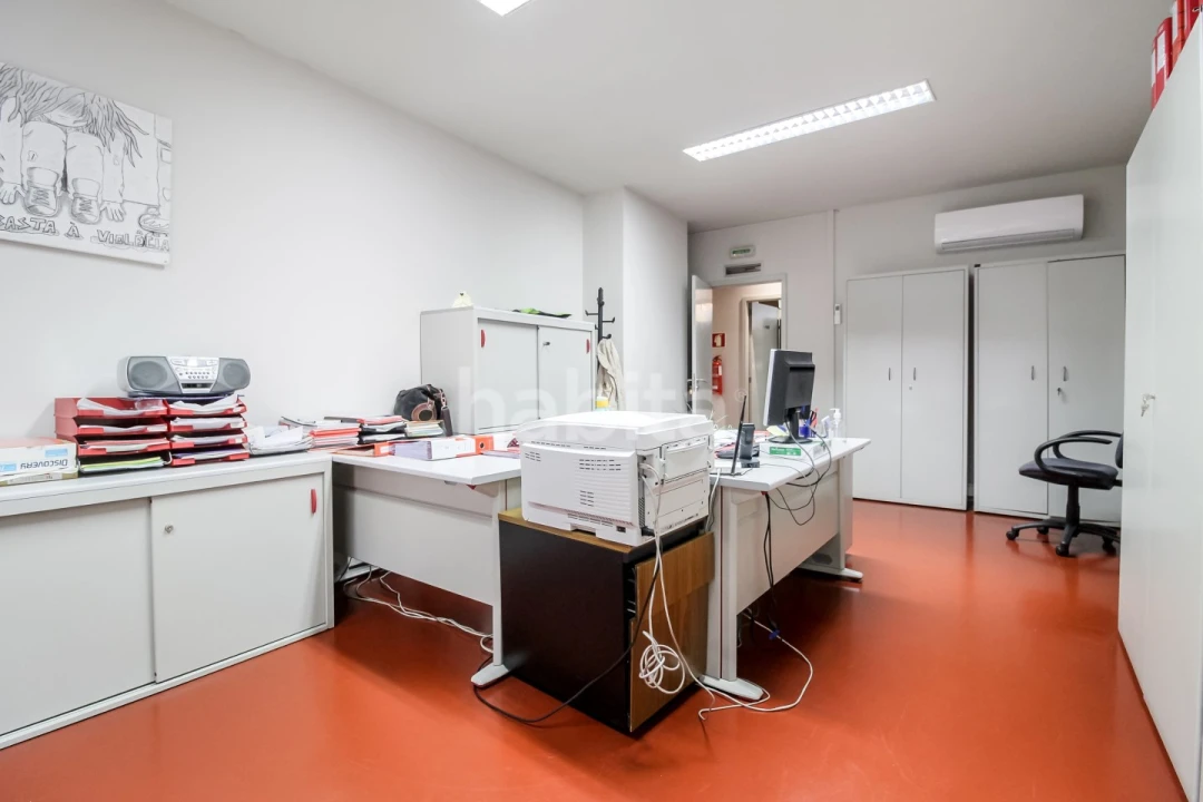 Escritório para Arrendamento em Lordelo do Ouro e Massarelos Foto 1