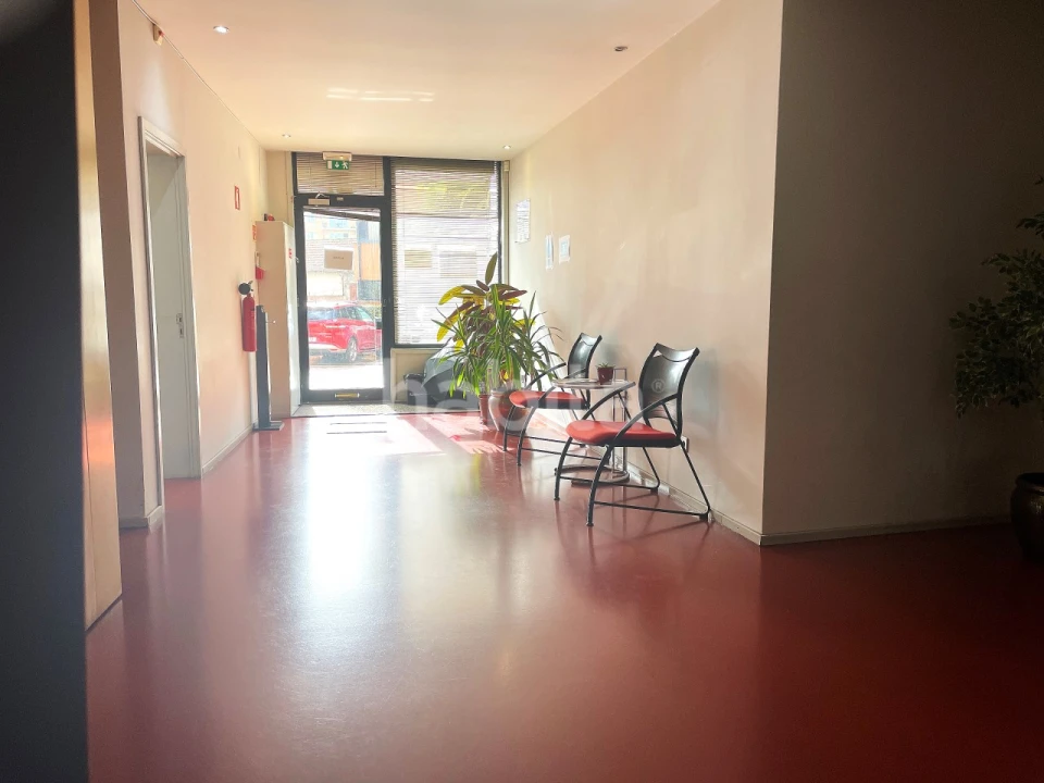 Escritório para Arrendamento em Lordelo do Ouro e Massarelos Foto 11