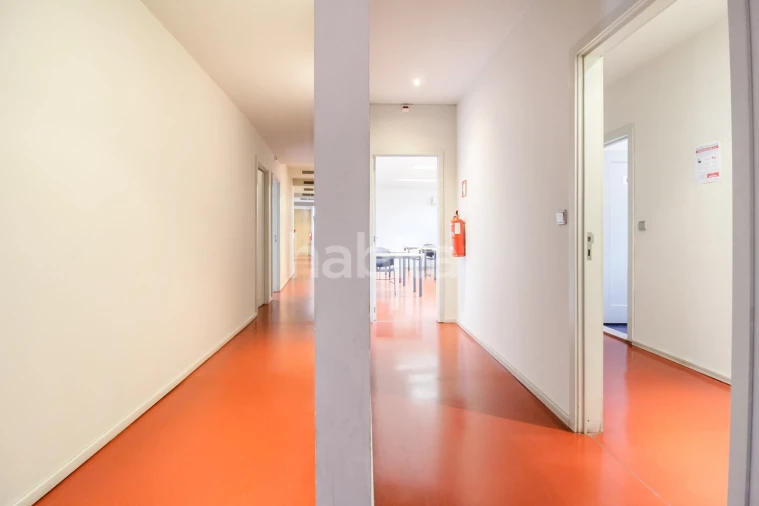 Escritório para Arrendamento em Lordelo do Ouro e Massarelos Foto 4