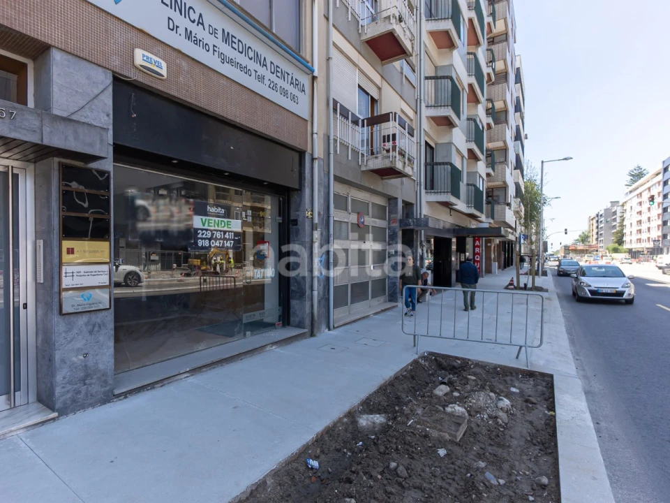 Loja para Venda em Lordelo do Ouro e Massarelos Foto 1