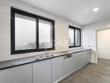 Apartamento T4 para Venda em Cedofeita, Santo Ildefonso, Sé, Miragaia, São Nicolau e Vitória