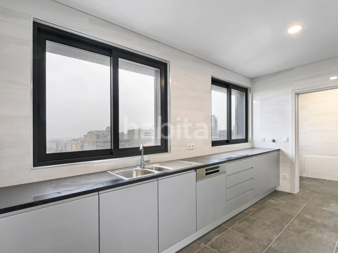 Apartamento T4 para Venda em Cedofeita, Santo Ildefonso, Sé, Miragaia, São Nicolau e Vitória Foto 4
